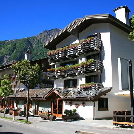 Hotel Les Jumeaux كورمايور المظهر الخارجي الصورة