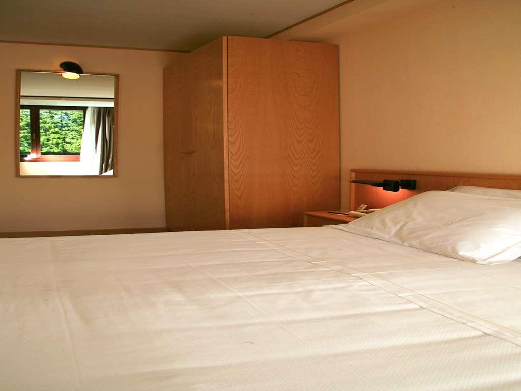 Hotel Les Jumeaux كورمايور الغرفة الصورة