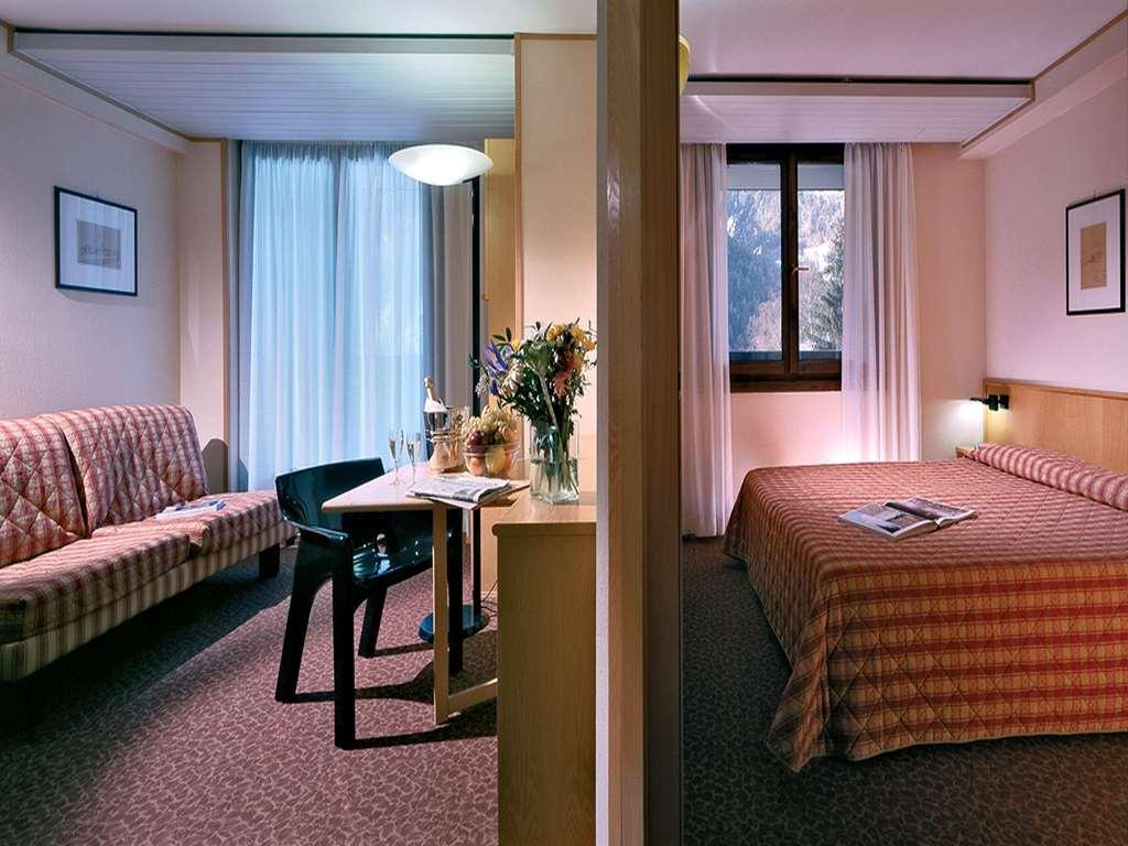 Hotel Les Jumeaux كورمايور الغرفة الصورة