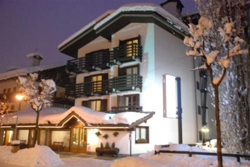 Hotel Les Jumeaux كورمايور المظهر الخارجي الصورة