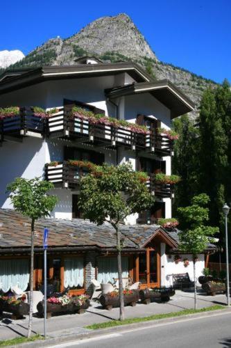 Hotel Les Jumeaux كورمايور المظهر الخارجي الصورة
