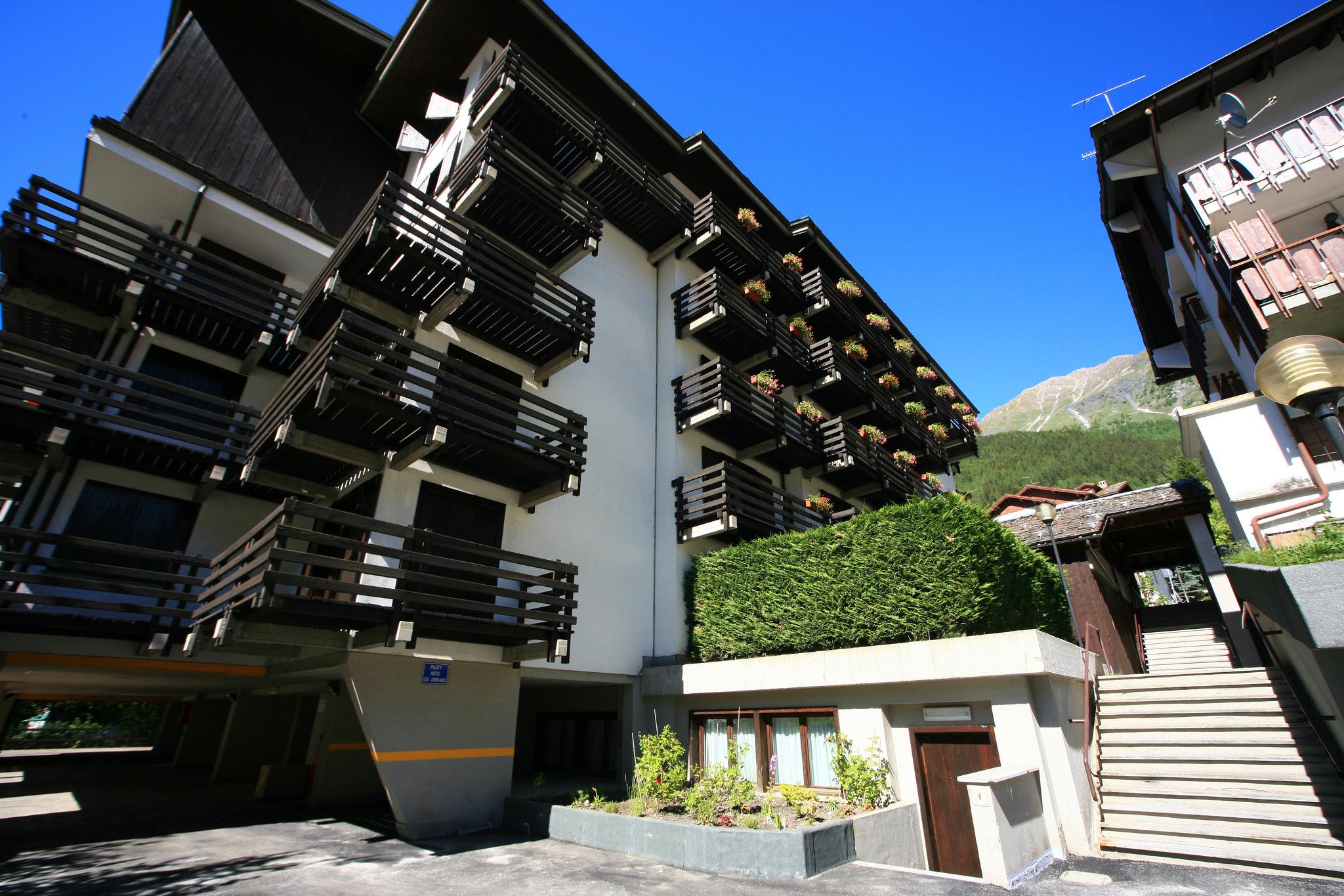 Hotel Les Jumeaux كورمايور المظهر الخارجي الصورة