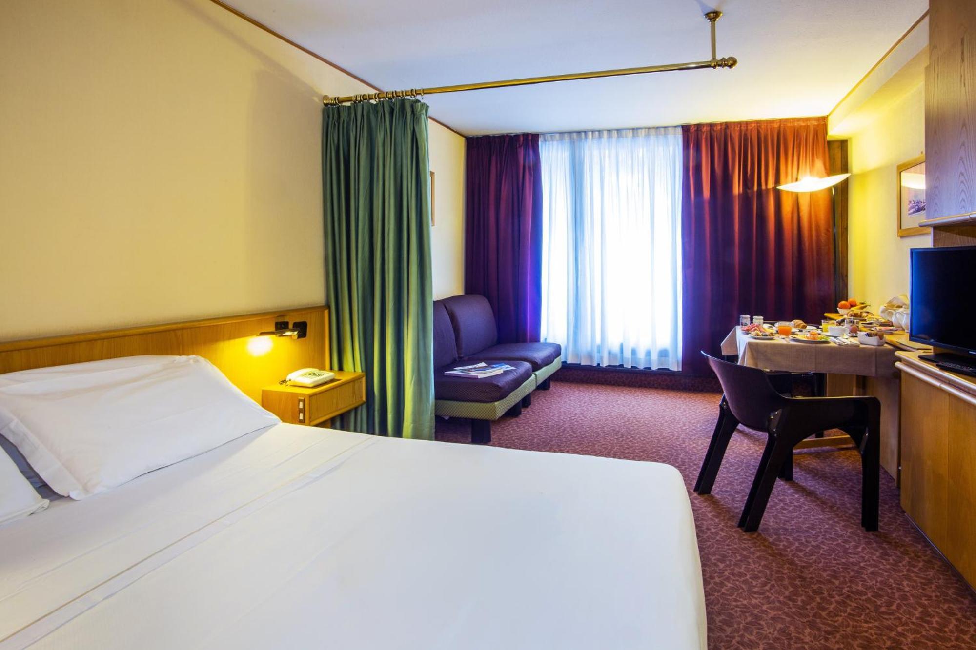 Hotel Les Jumeaux كورمايور المظهر الخارجي الصورة