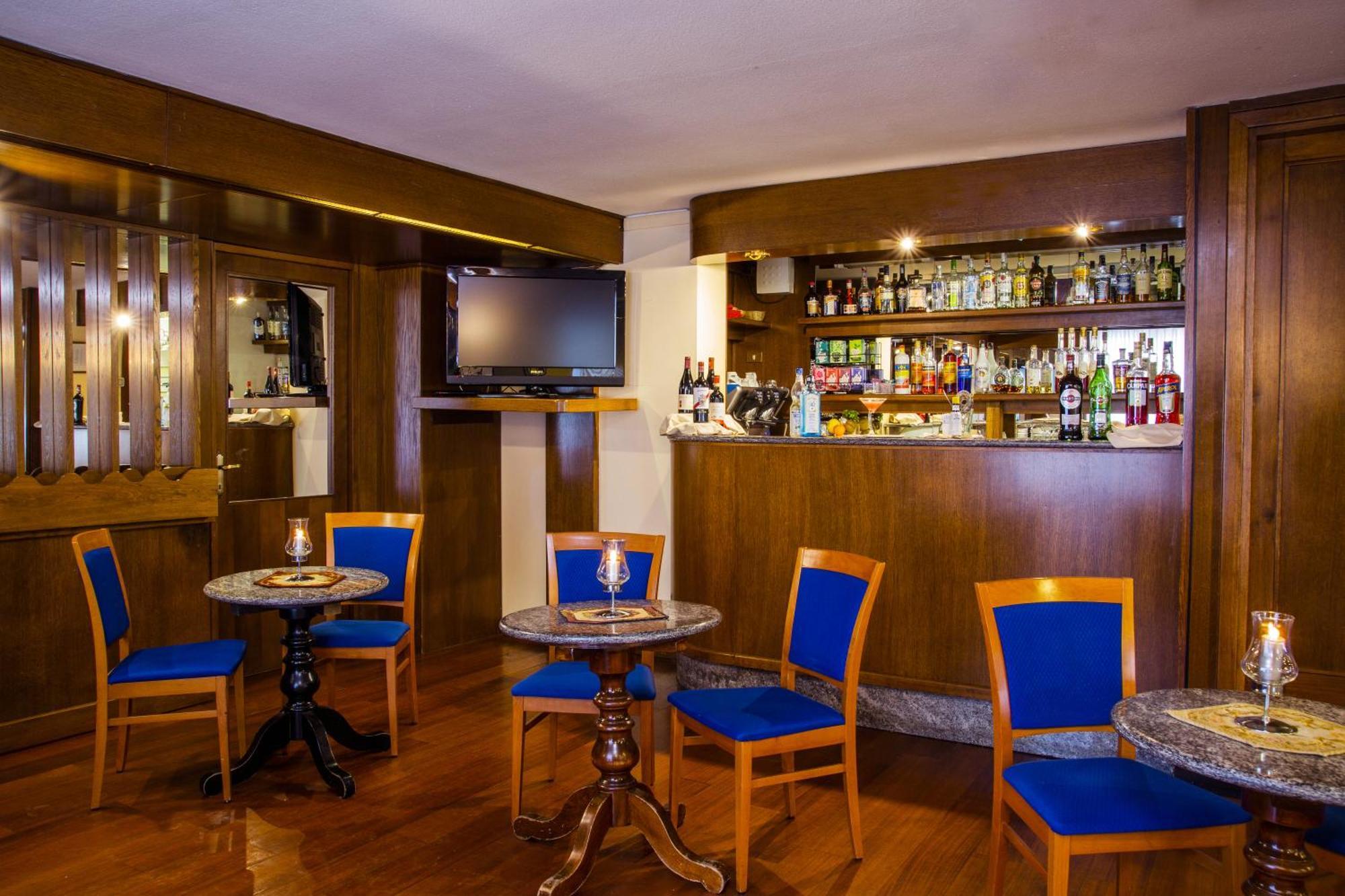 Hotel Les Jumeaux كورمايور المظهر الخارجي الصورة