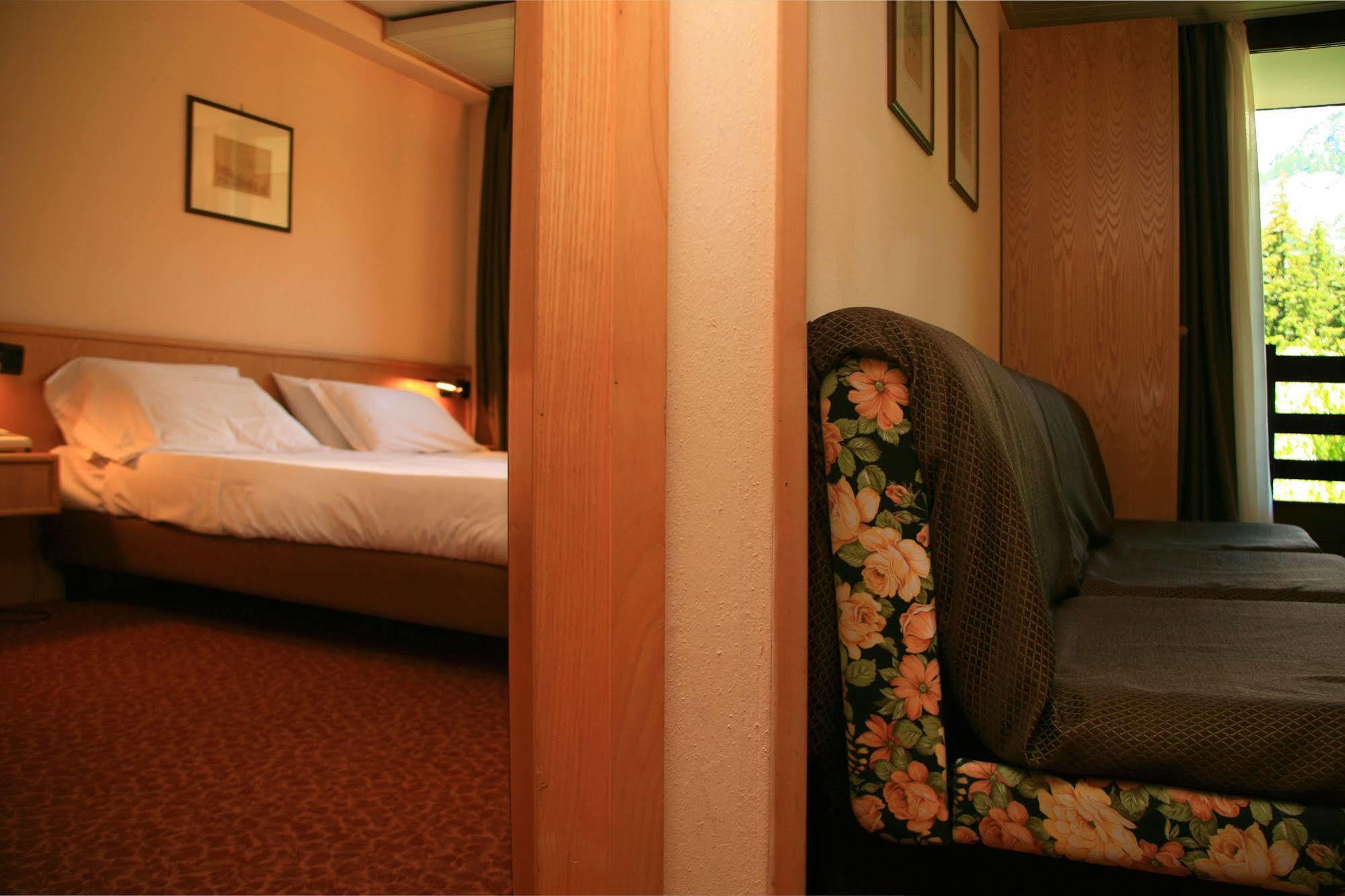 Hotel Les Jumeaux كورمايور المظهر الخارجي الصورة